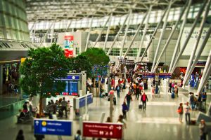 Arcfelismerő rendszerel csekkolna a Heathrow reptér
